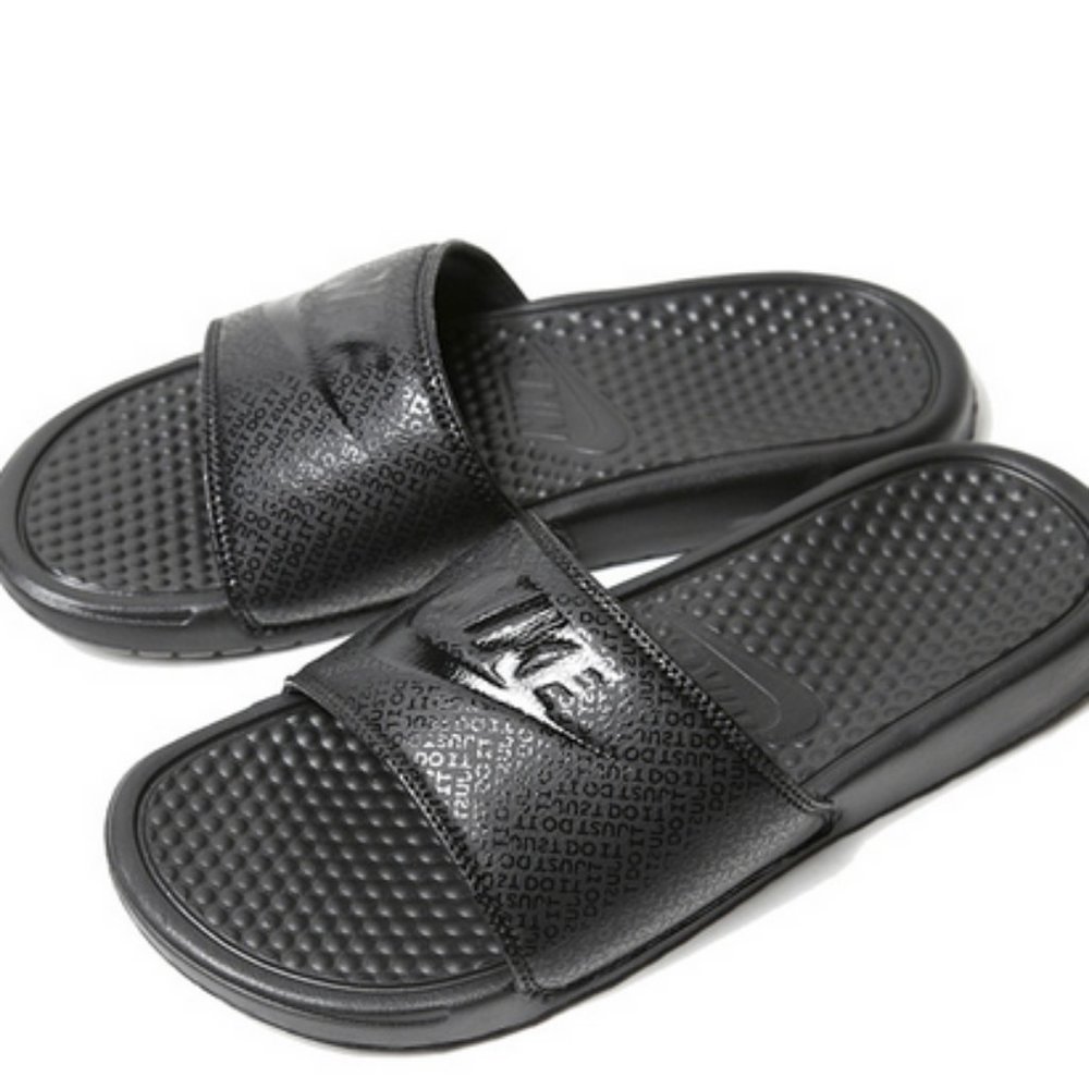 Like New Nike Benassi Solar Soft Slide